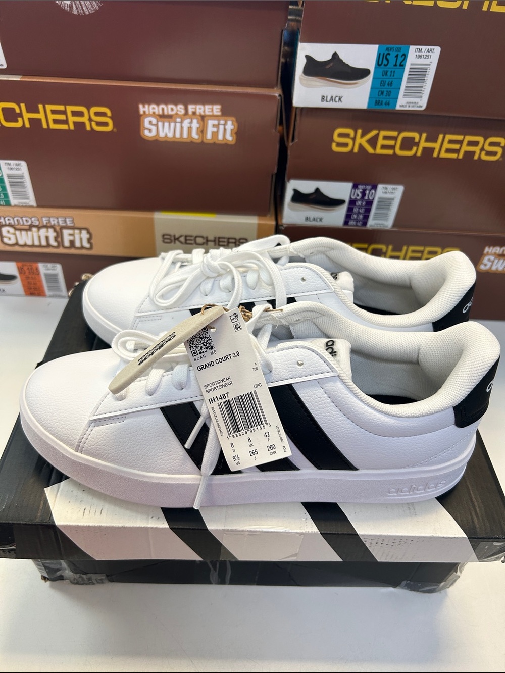 adidas Grand Court 3.0 Women’s Size 9.5 White and Black Low-Top Sneakers 0478